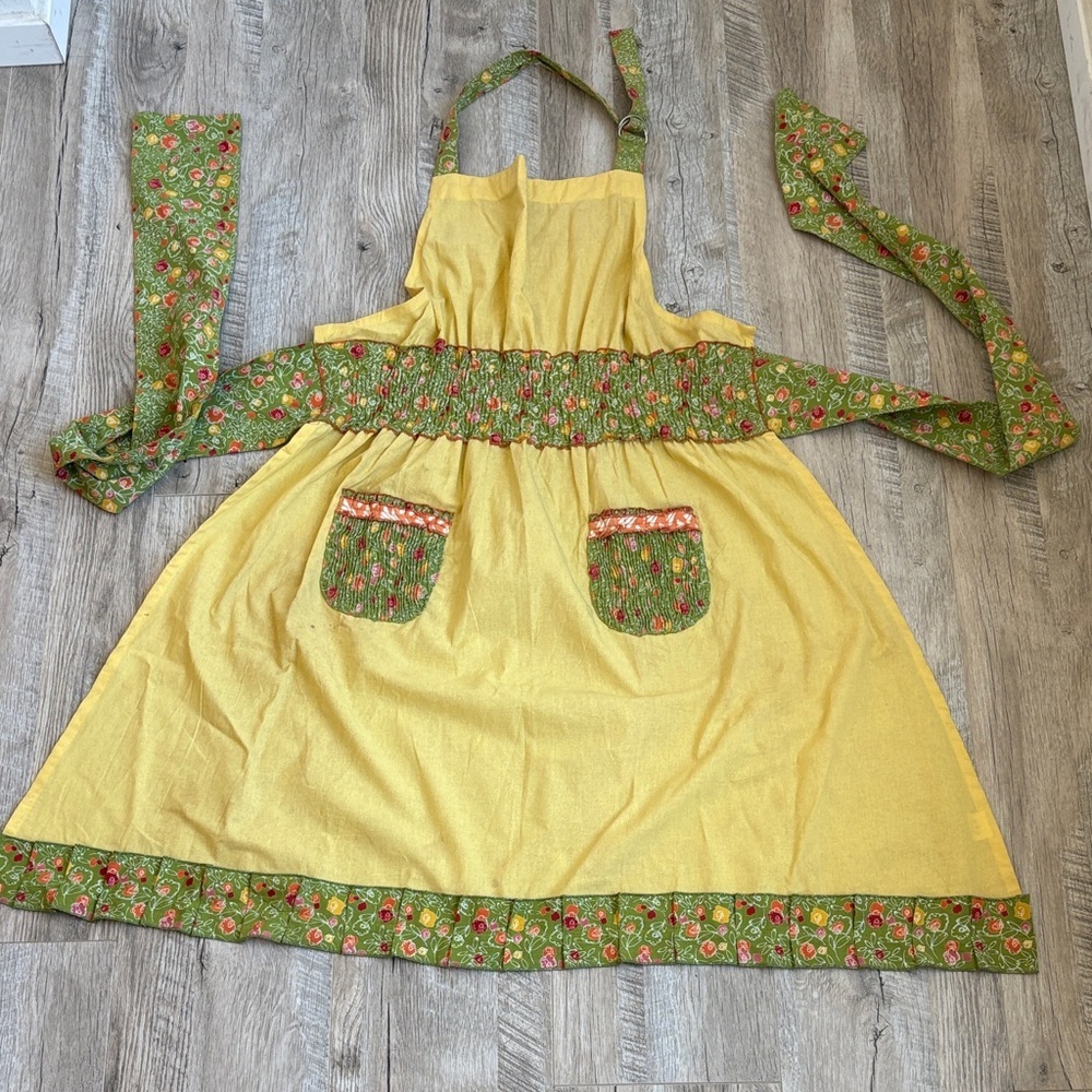 3/$15! Yellow and Green Craft Costume Apron - Picture 2 of 4